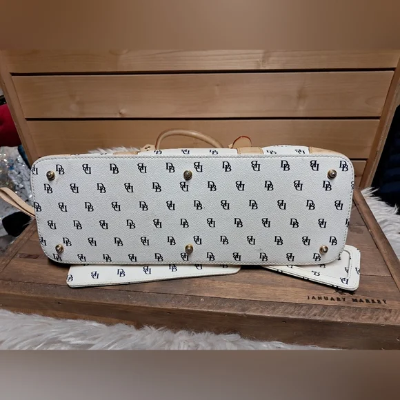 Vintage Dooney & Bourke Domed Satchel And Matching Accessories - Picture 5 of 10